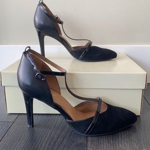 2 1/2” heels with straps.